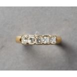 Diamantring. Fünf oktagonal geschliffene Diamanten ca. 1 ct. Feines Weiß (top wesselton), vvs-vs.