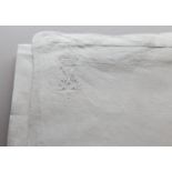 Paar Bettlaken mit königlich bekröntem Monogramm "M". Leinen. Ende 19. Jh. 280 x 200 cm. Aus dem