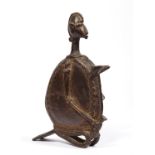 Hockende Frauenfigur der Djenne. Gelbguss. Westafrika. H 21 cm