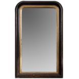 Salonspiegel. Oben abgerundet. Vergoldete Innenkante. 2. H. 19. Jh. 98 x 61 cm