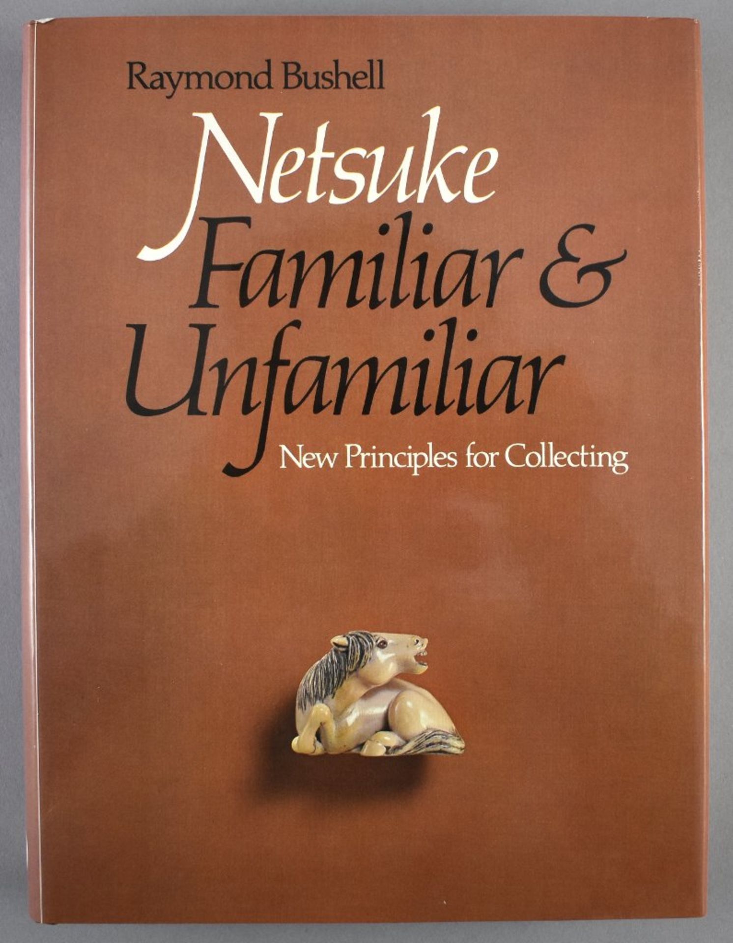 Bushell, Raymond. Netsuke. Familiar & Unfamiliar. New Principles for Collecting. Weatherhill Inc.