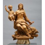 Sitzende Madonna mit Kind und geflügelten Engelsköpfen. Holz. Süddeutsch/alpenländisch, 18. Jh. H 66