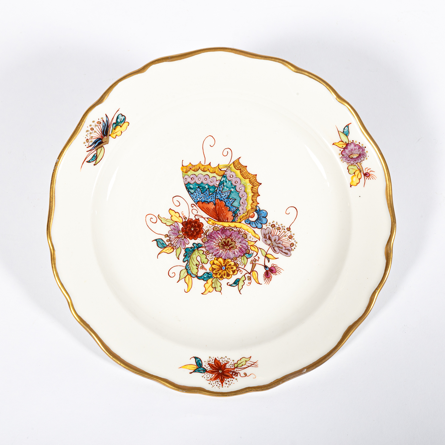 Teller. Polychrome Bemalung mit Schmetterling über Blüten. Goldrand. Blaue Schwertermarke Meissen