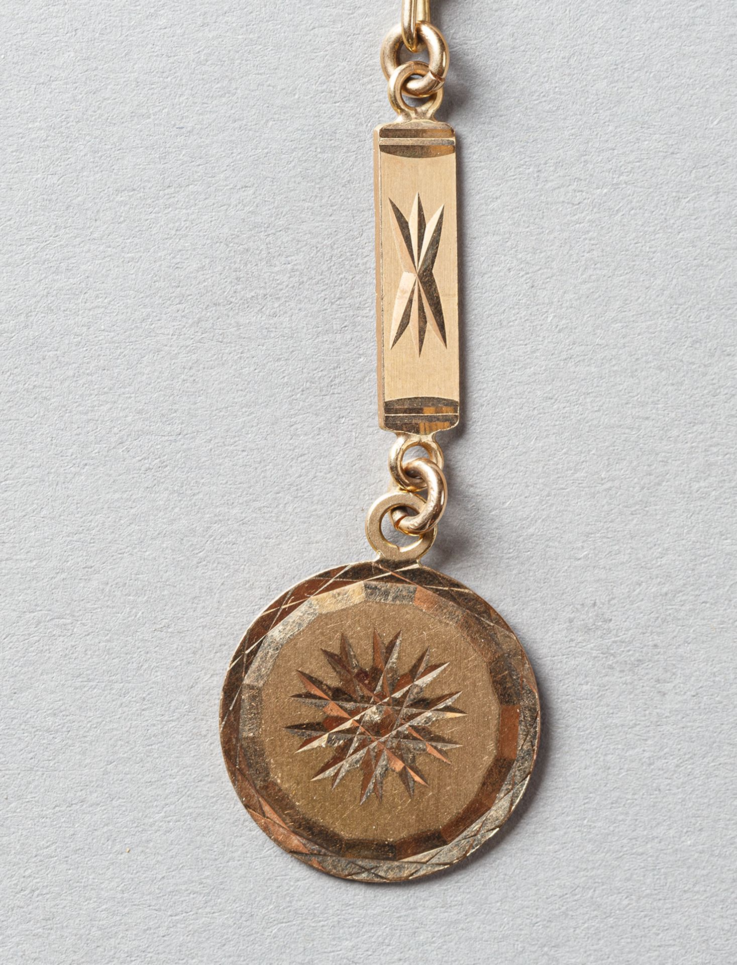 Goldener Schlüsselanhänger mit Monogramm "LG". 18 ct. Roségold, 10,7 g. L 12 cm