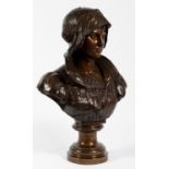 Büste einer jungen Frau im Historismusgewand. Sign. P. Baur. Bronze. Ende 19. Jh. H 68 cm