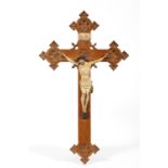 Kruzifix im neugotischen Stil. Holz. Korpus gefasst. Ende 19. Jh. H 80 cm