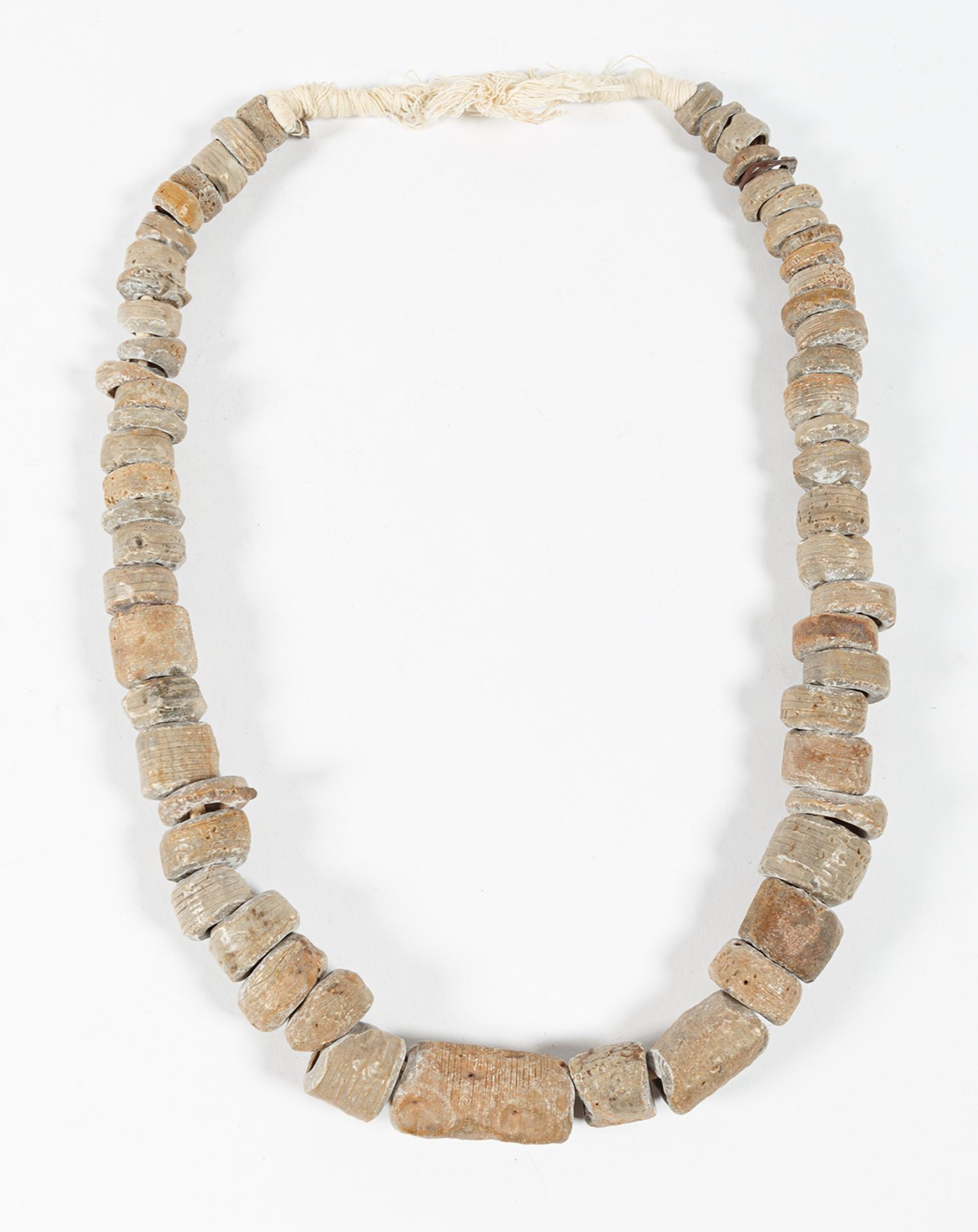 Schwere Halskette aus Steinrondellen. Westafrika. L 80 cm