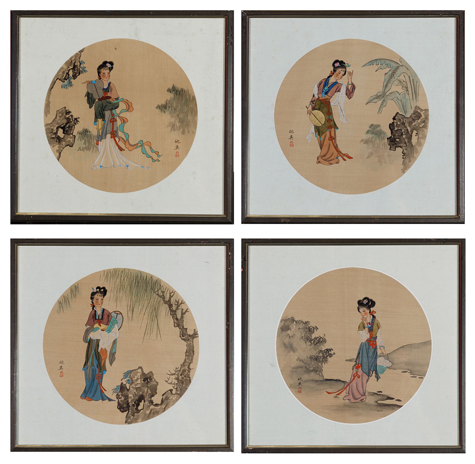Satz von vier Fächerbildern. Polychrome figurale Malerei auf Seide. China. Ø 26,5 cm. Jew. mit Gl.