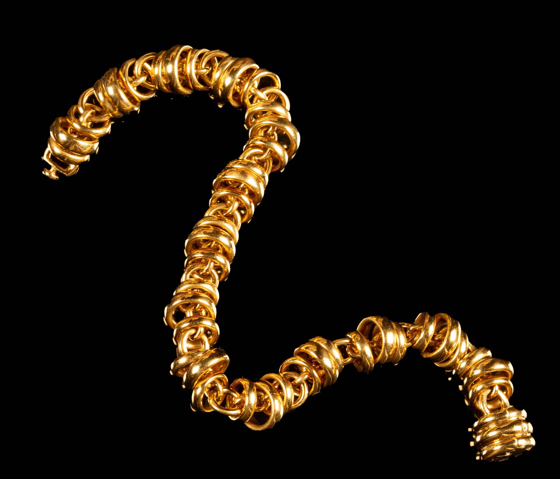 Goldenes Pomellato-Armband.
