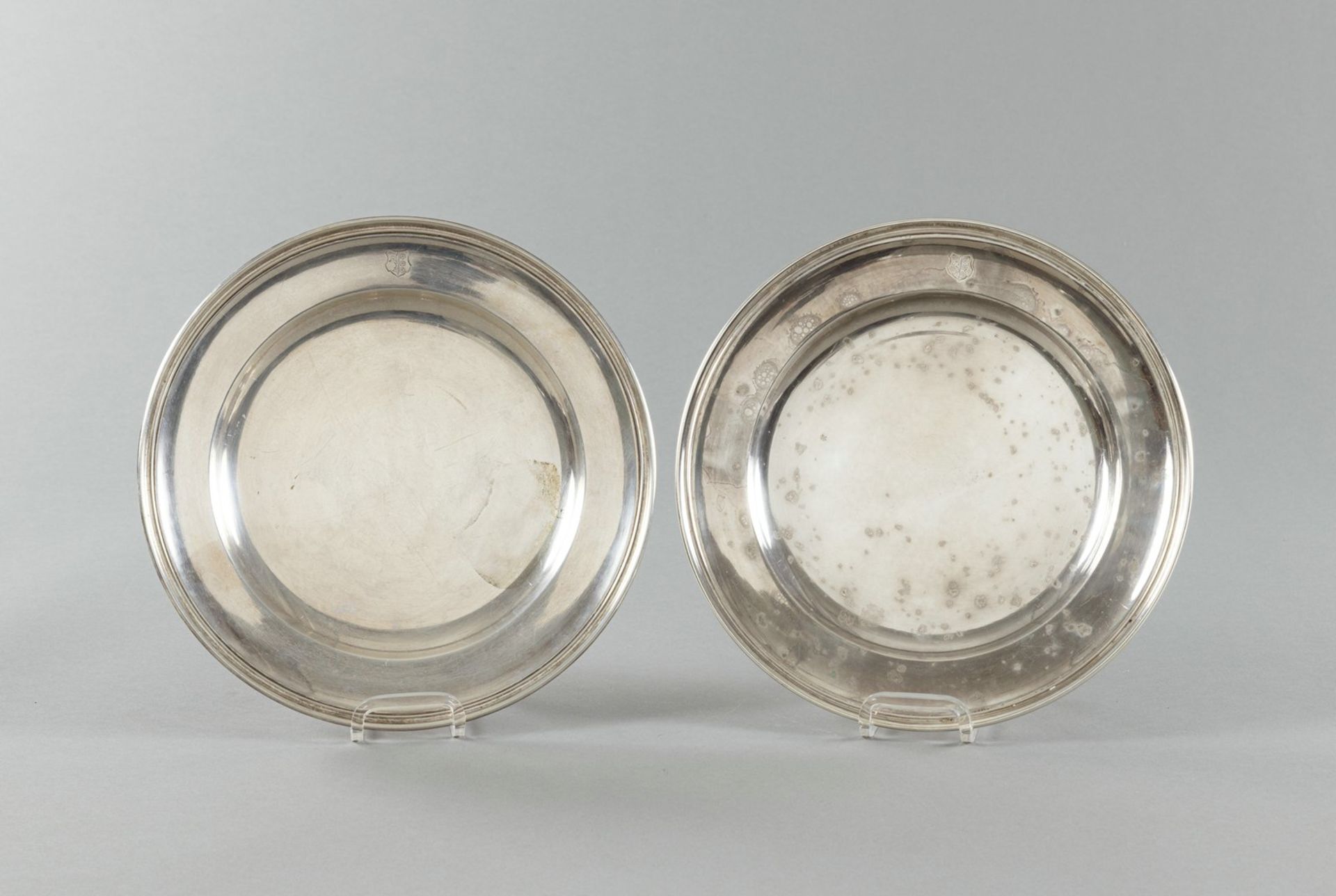 TWO GERMAN SILVER PLATES WITH ENGRAVED COAT OF ARMS - Image 5 of 6