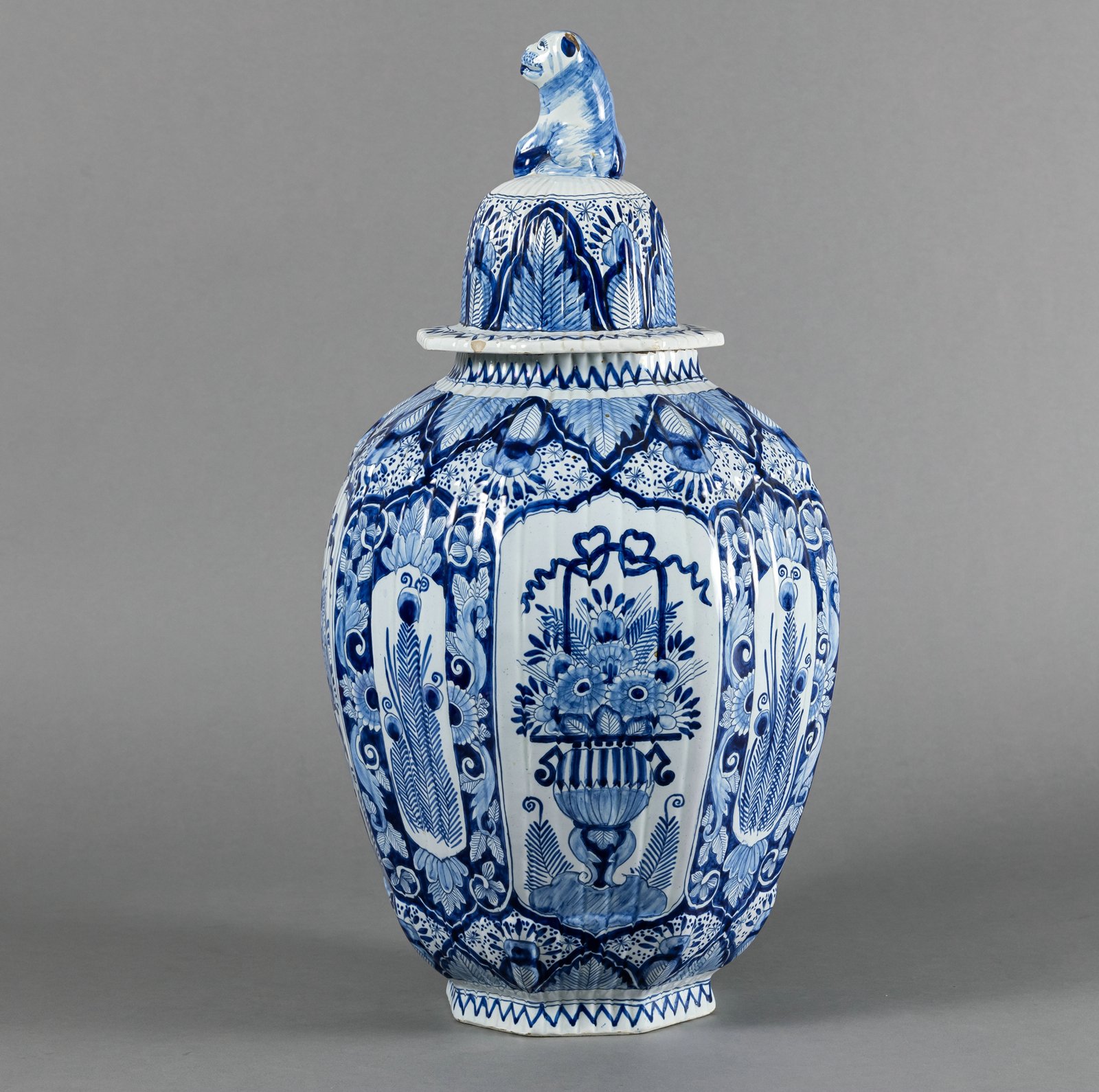 DELFT STYLE VASE AND COVER - Image 3 of 6