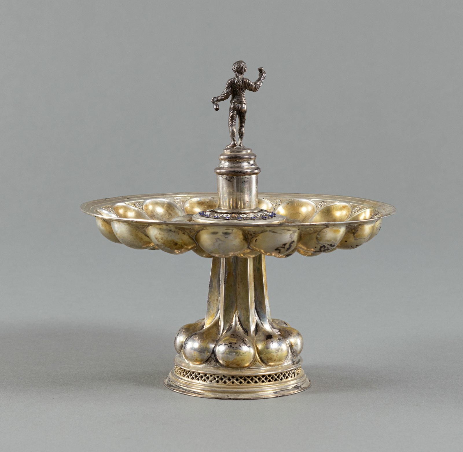 A GOTHIC STYLE SILVERGILT CENTRE PIECE - Image 2 of 6