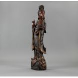 Große Holzfigur des Guanyin mit Farbfassung