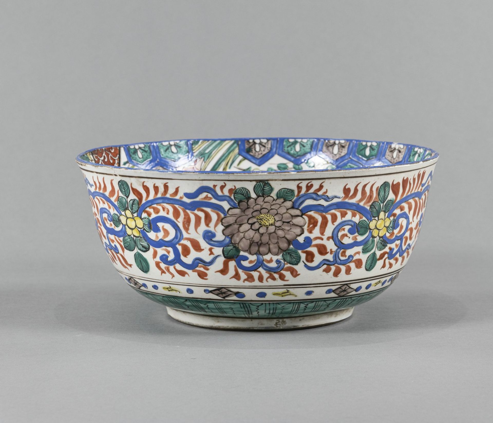 A KUTANI PORCELAIN BOWL - Image 2 of 5