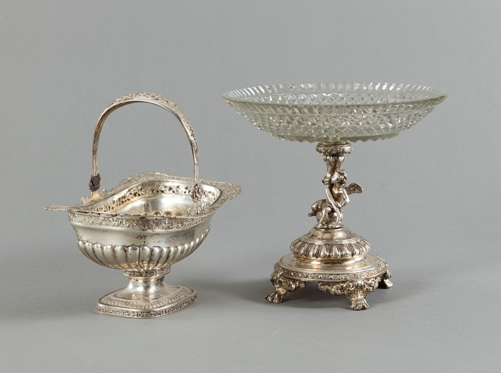 A SILVER AND GLASS CENTRE PIECE AND A SILVER BASKET - Image 2 of 5