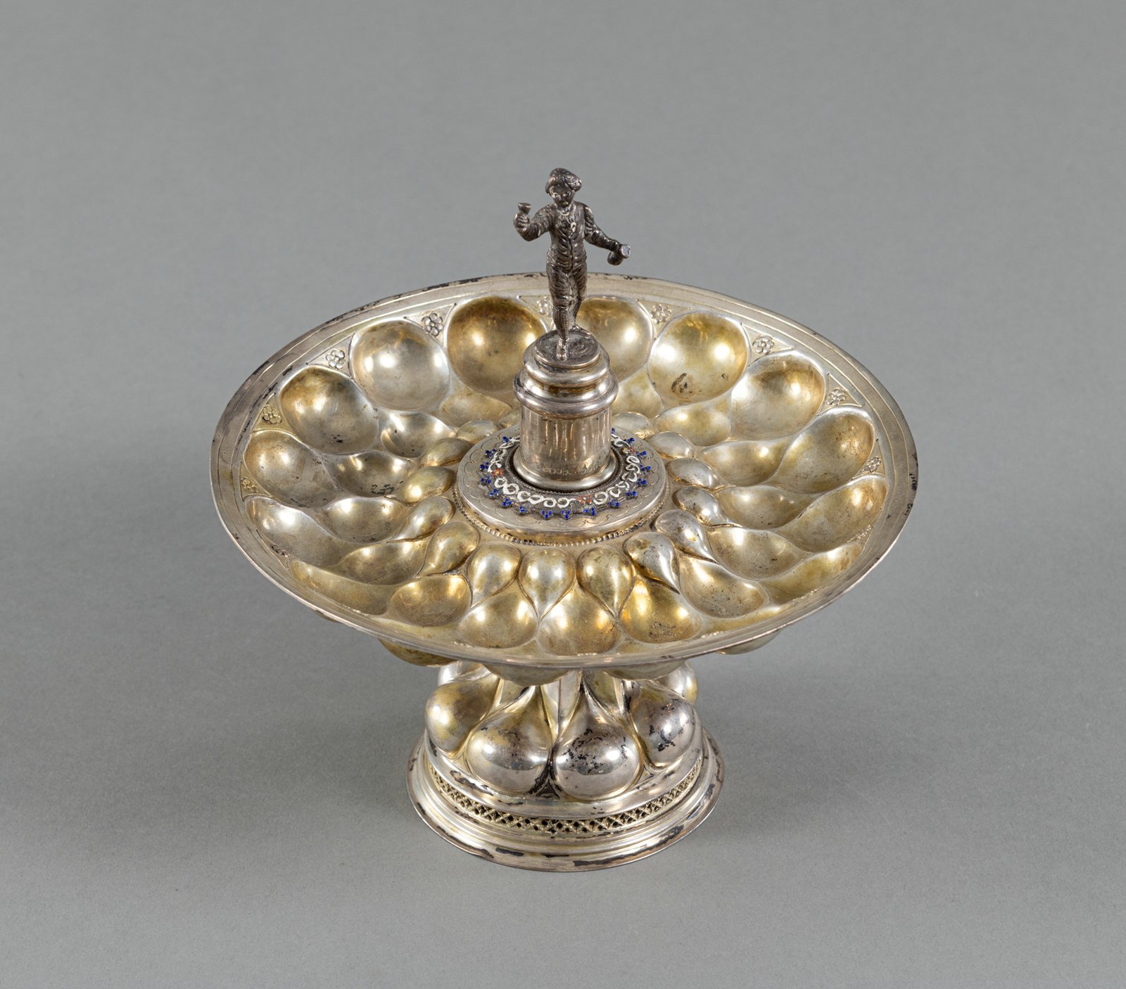 A GOTHIC STYLE SILVERGILT CENTRE PIECE - Image 5 of 6