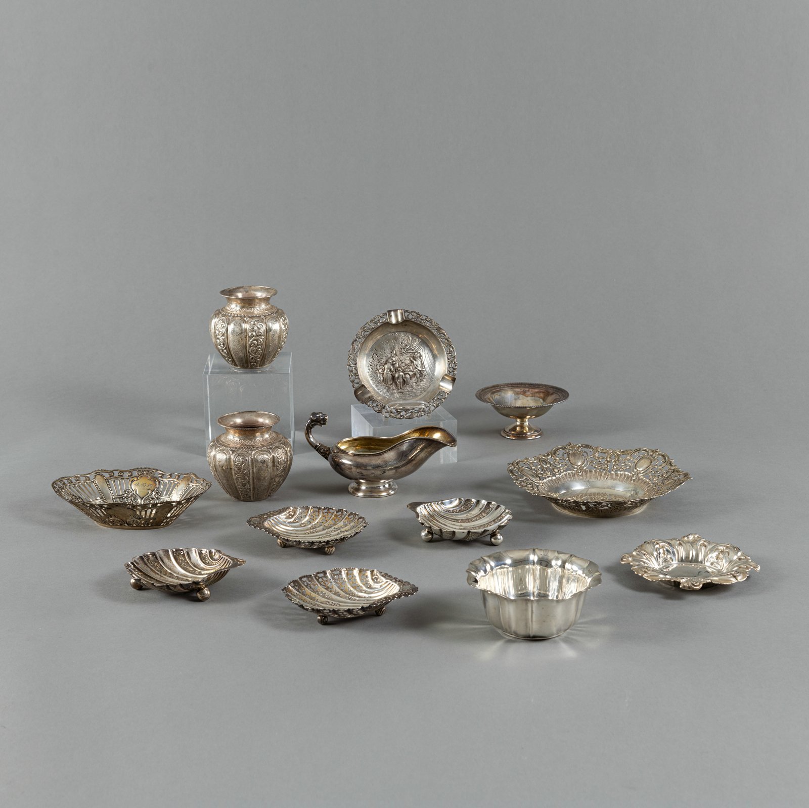 A MIXED LOT OF SILVER SMALL BOWLS AND VASES