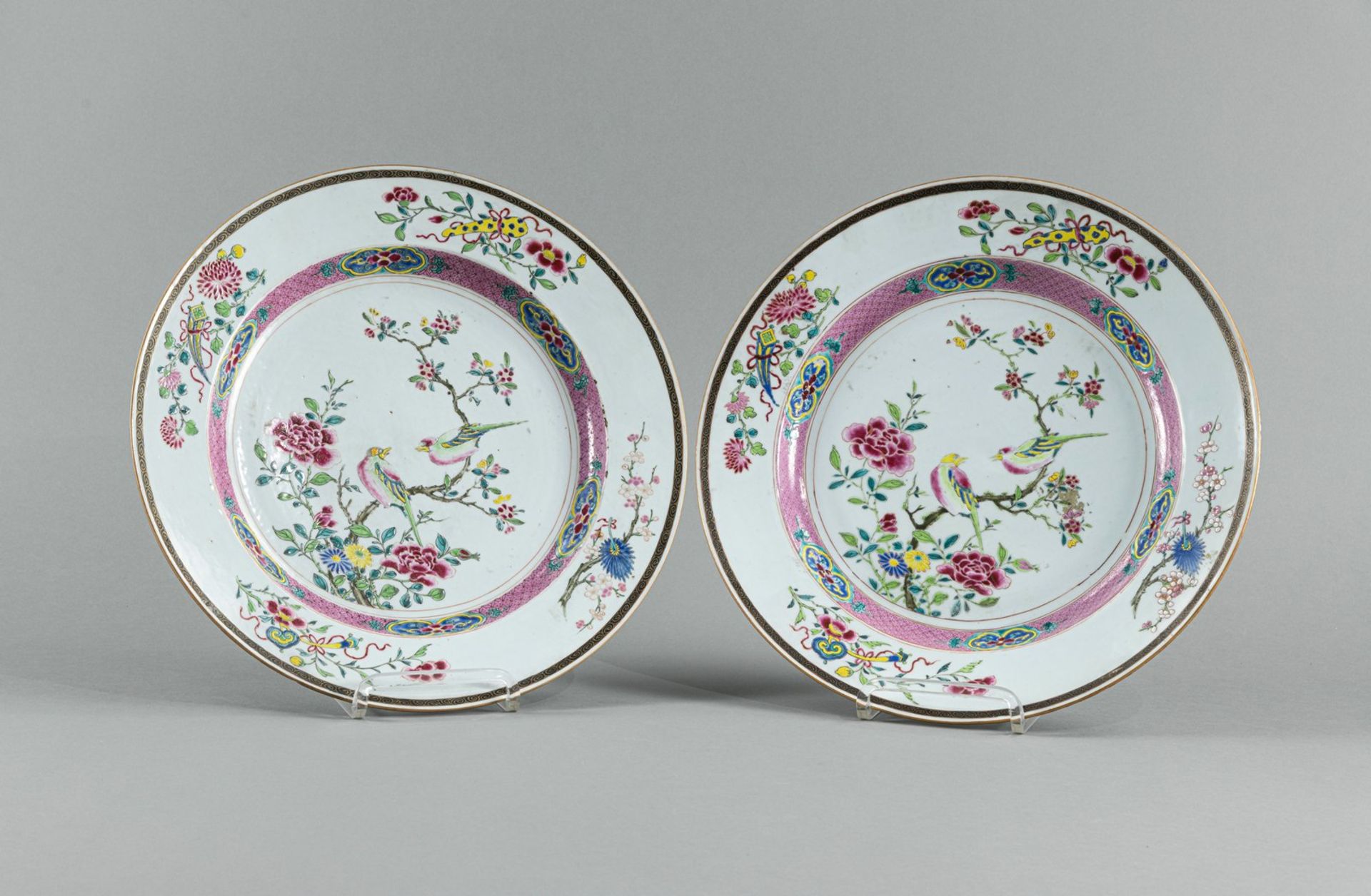 A PAIR OF ' FAMILLE -ROSE' BIRDS AND FLOWERS CHARGERS - Image 3 of 4
