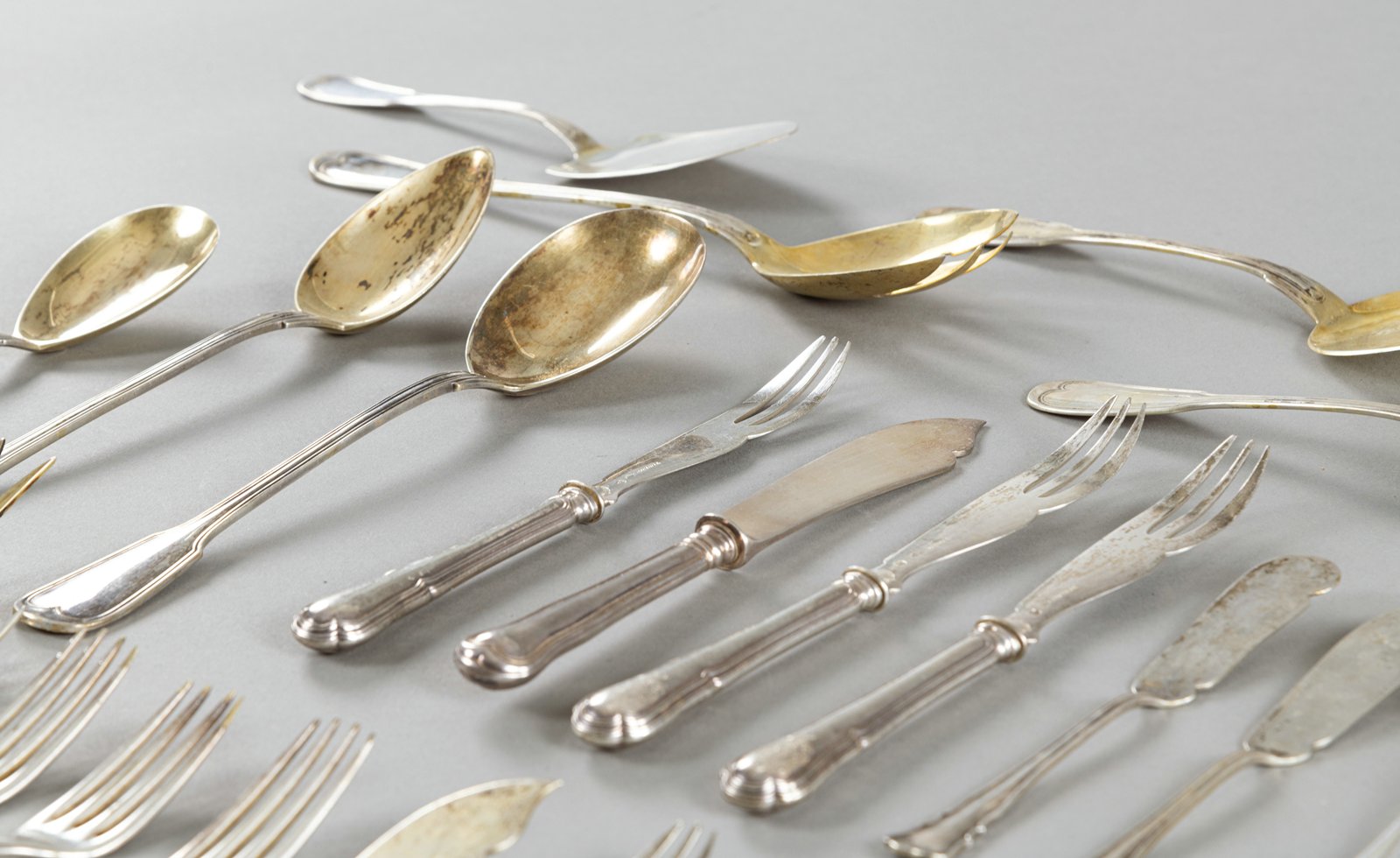 A MIXED LOT OF CUTLERY - Image 4 of 7