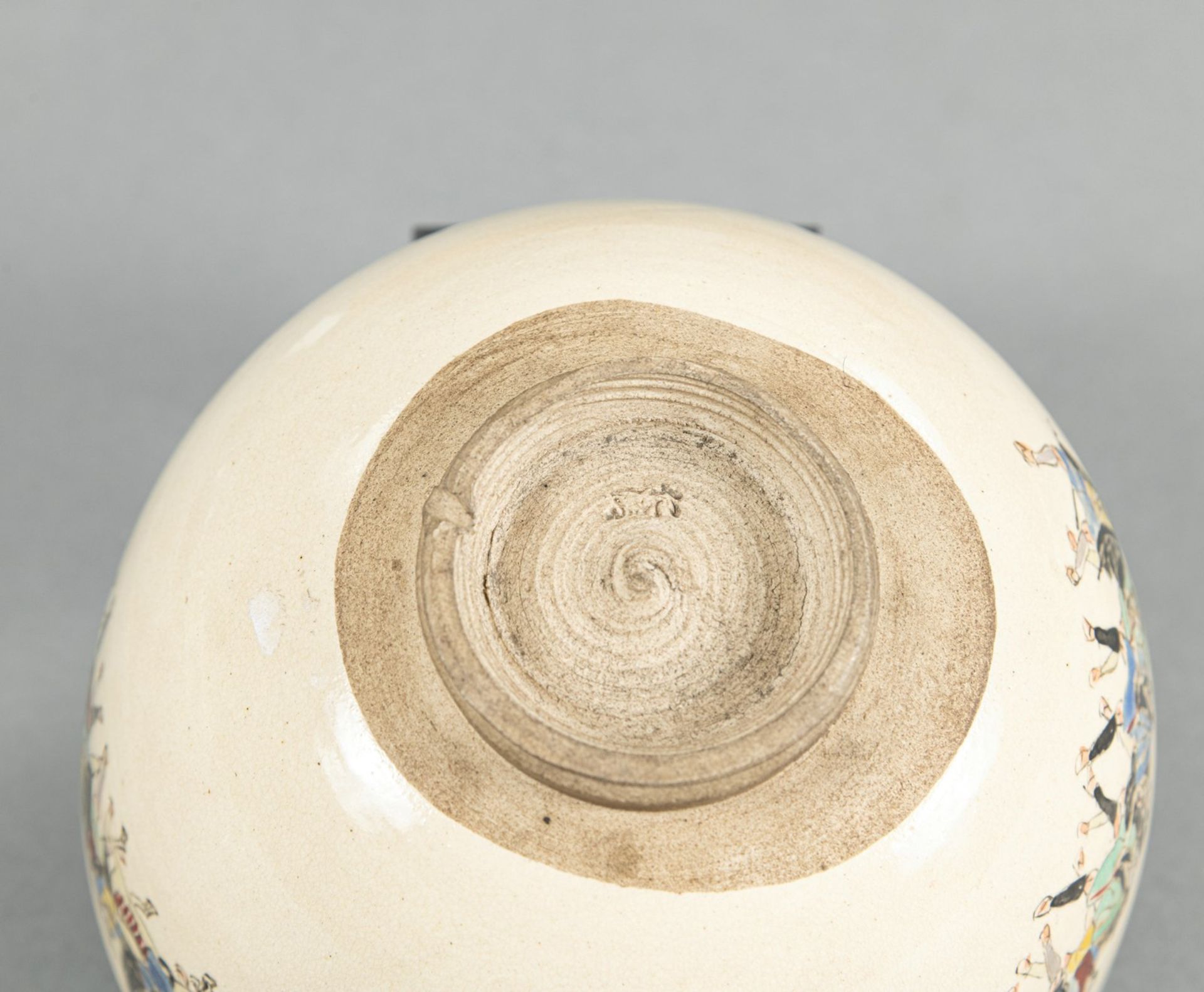 A GROUP OF THREE PORCELAIN BOWLS, A PAIR OF WINE CUPS AND A DISH - Image 4 of 7