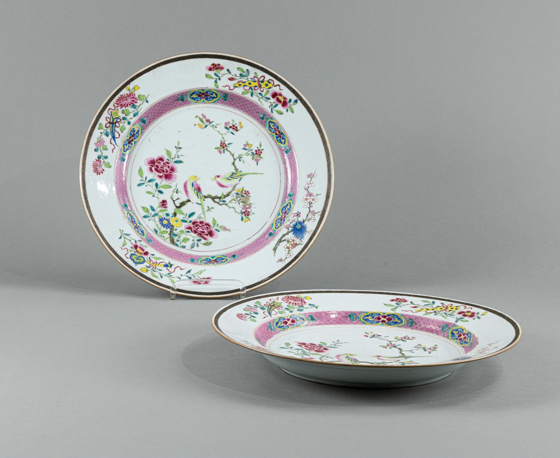 A PAIR OF ' FAMILLE -ROSE' BIRDS AND FLOWERS CHARGERS - Image 2 of 4