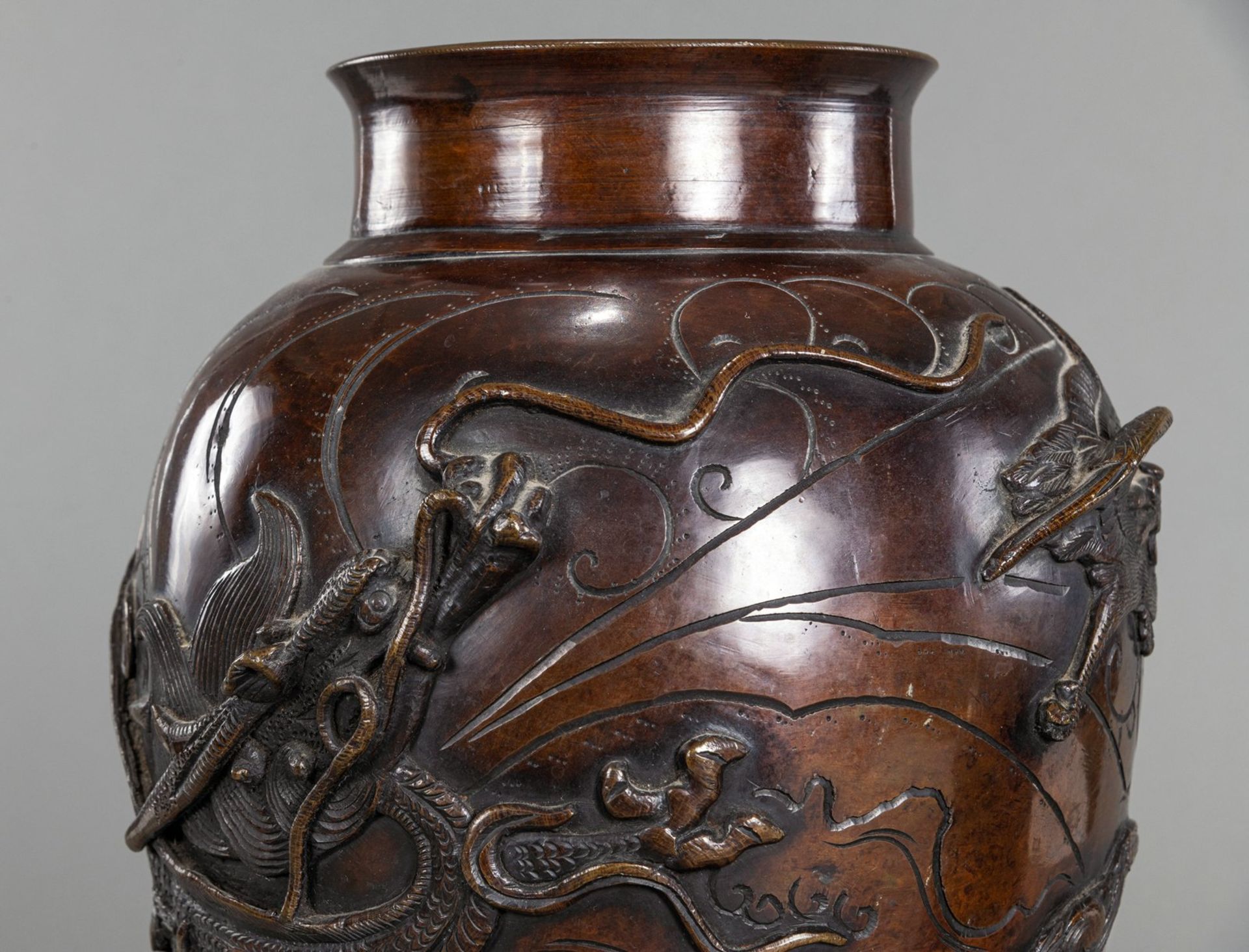 A CLOISONNÉ AND BRONZE VASE WITH RELIEF DECORATION - Image 4 of 7