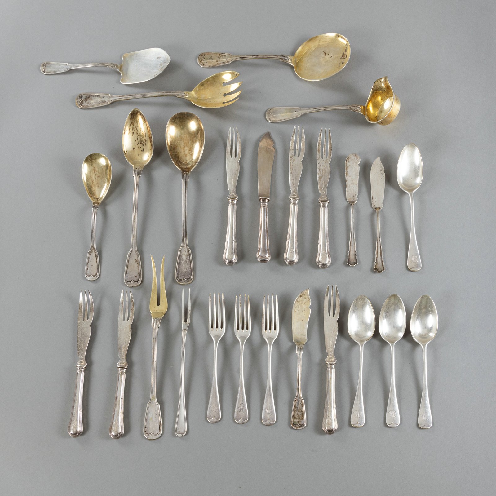 A MIXED LOT OF CUTLERY