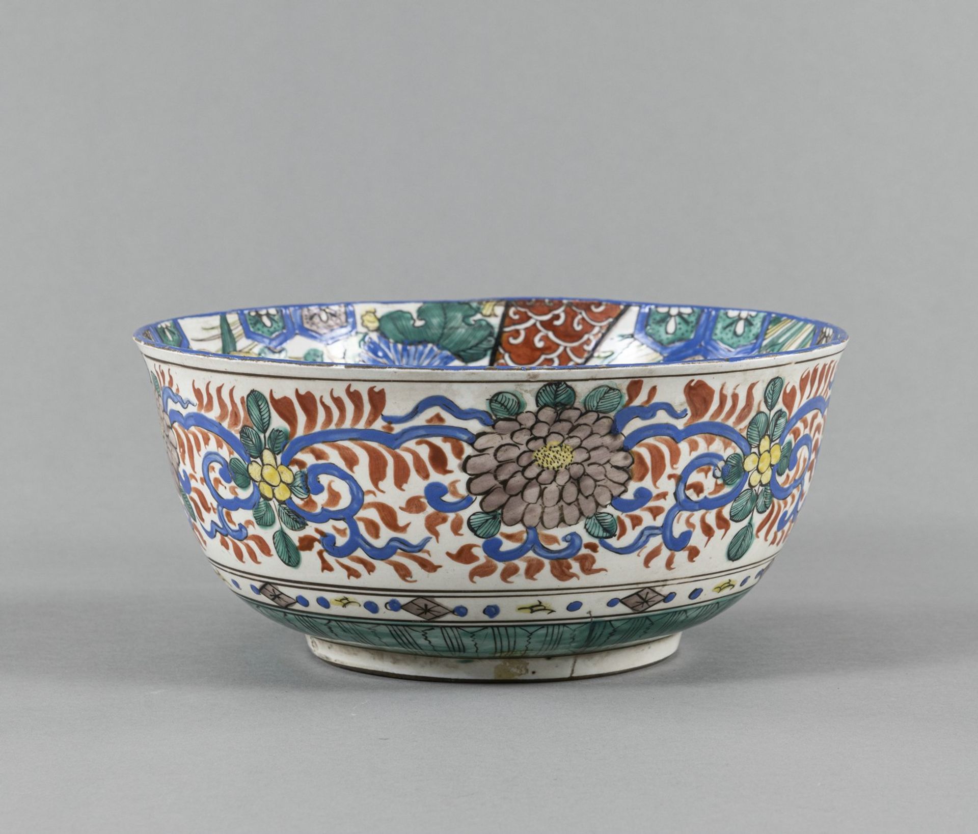 A KUTANI PORCELAIN BOWL