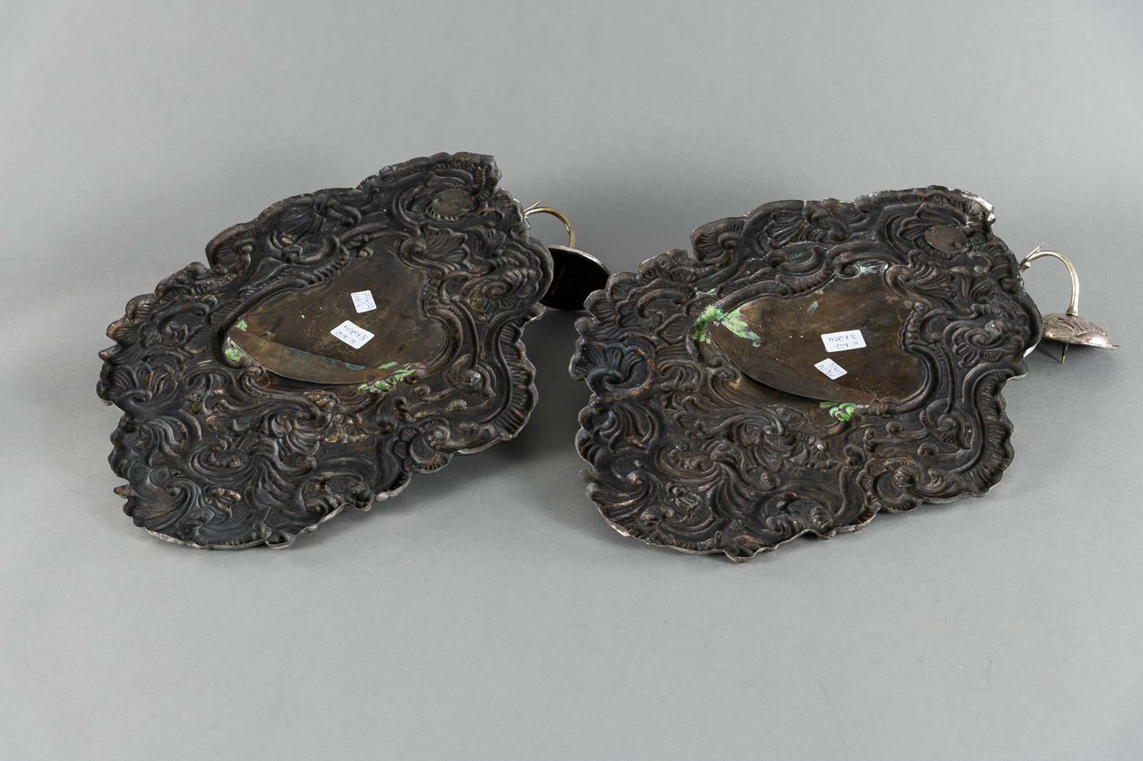 A PAIR OF COPPERPLATE ROCOCO WALL LIGHTS - Image 4 of 5