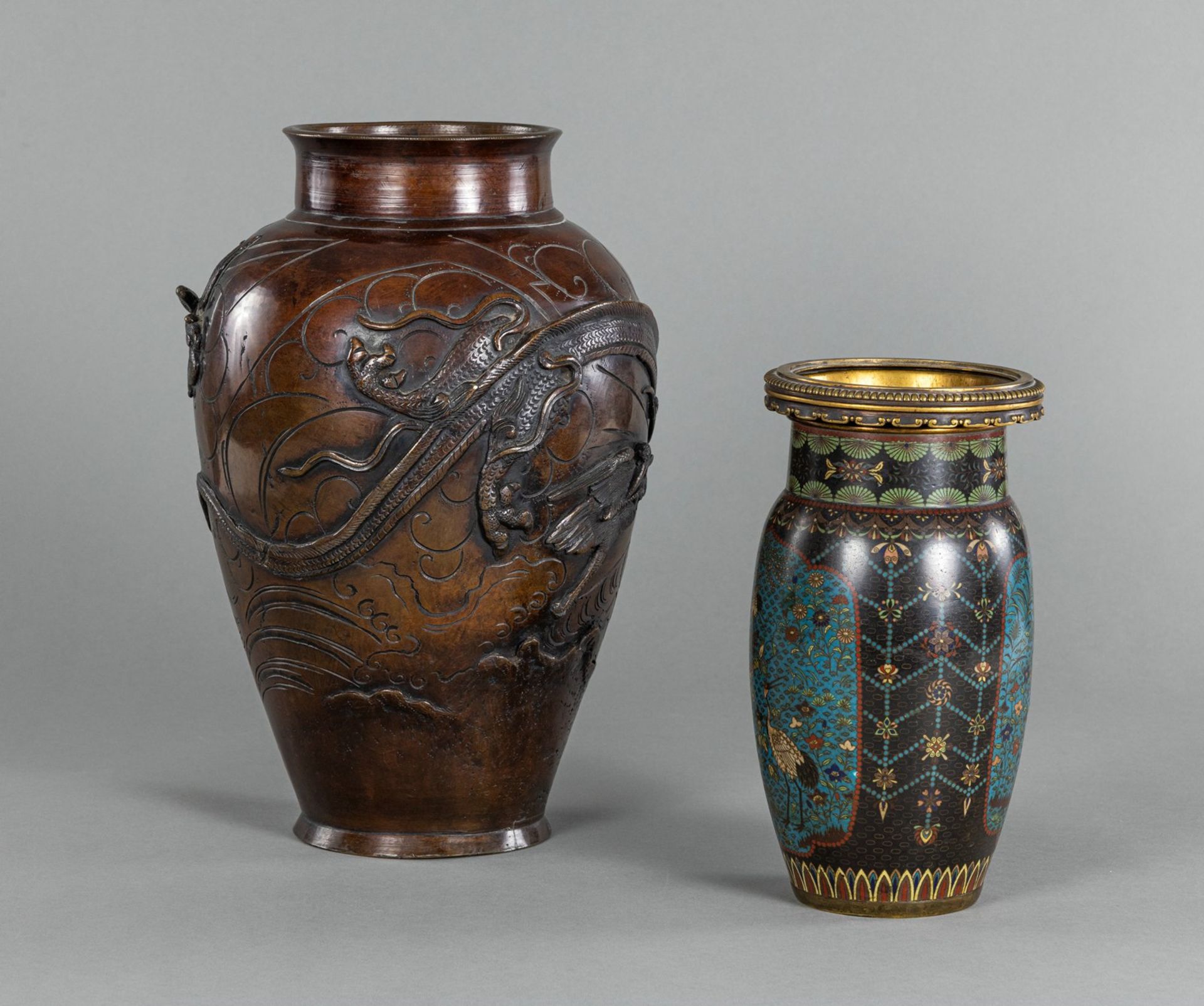 A CLOISONNÉ AND BRONZE VASE WITH RELIEF DECORATION - Image 3 of 7