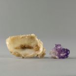 Pferd mit Affen aus Amethyst und feiner Pinselwascher aus Speckstein in Lotosblatt-Form