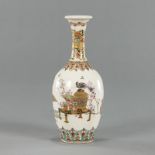 Satsuma-Vase mit Dekor von Antiquitäten und Brokatmustern