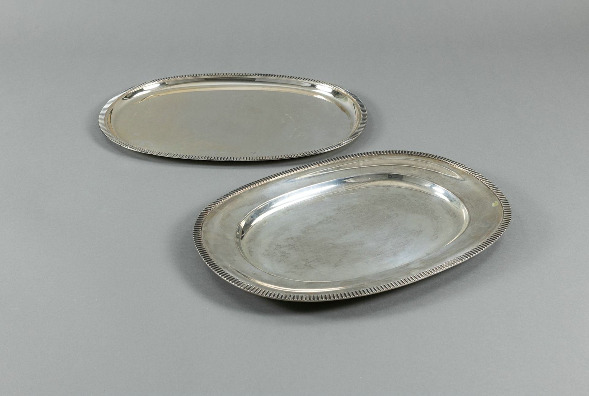 A PAIR OF OVAL SERVING DISHES - Image 2 of 7