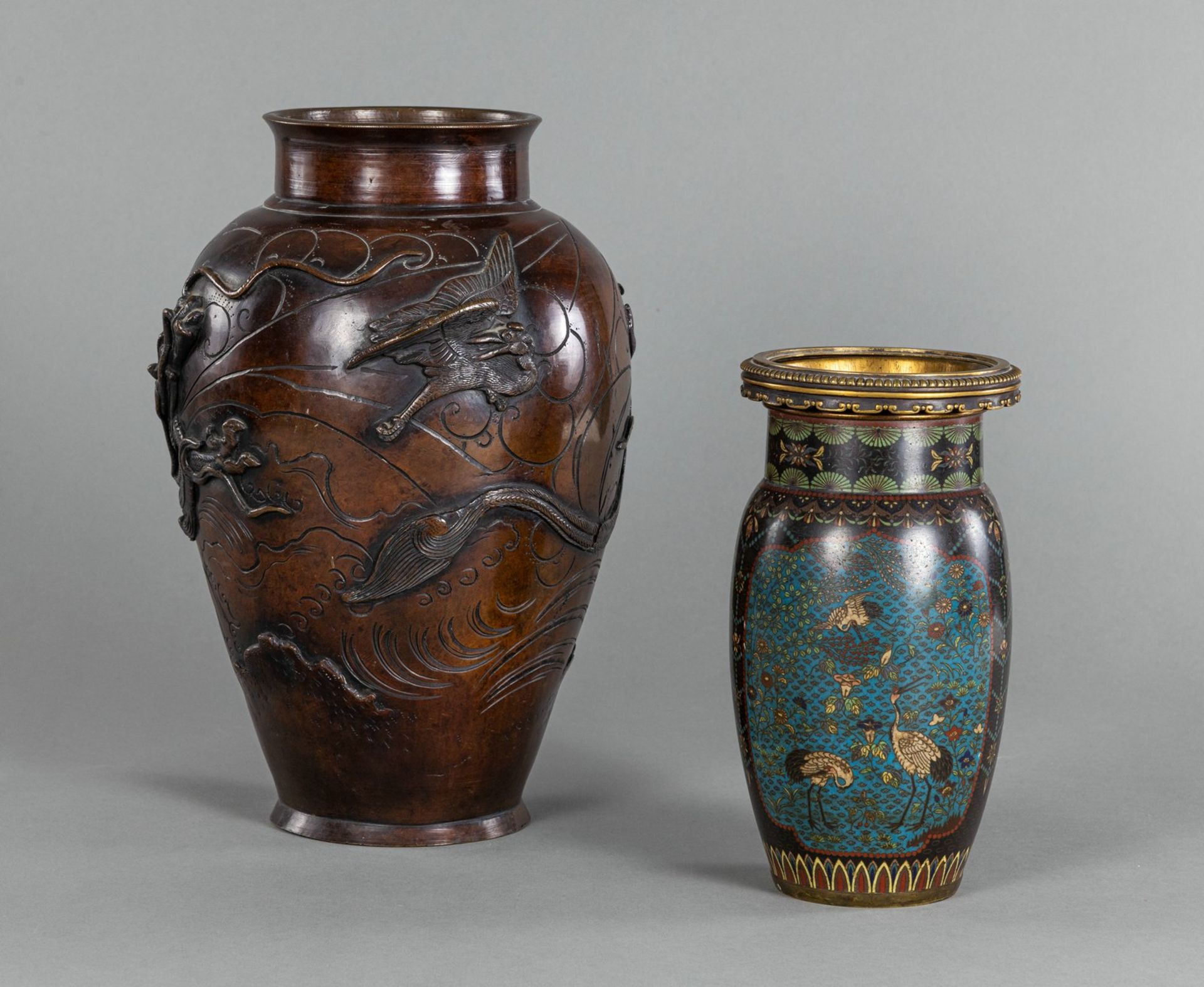 A CLOISONNÉ AND BRONZE VASE WITH RELIEF DECORATION - Image 2 of 7