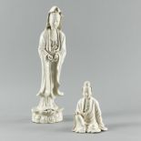 Zwei Guanyin-Skulpturen aus Dehua-Ware