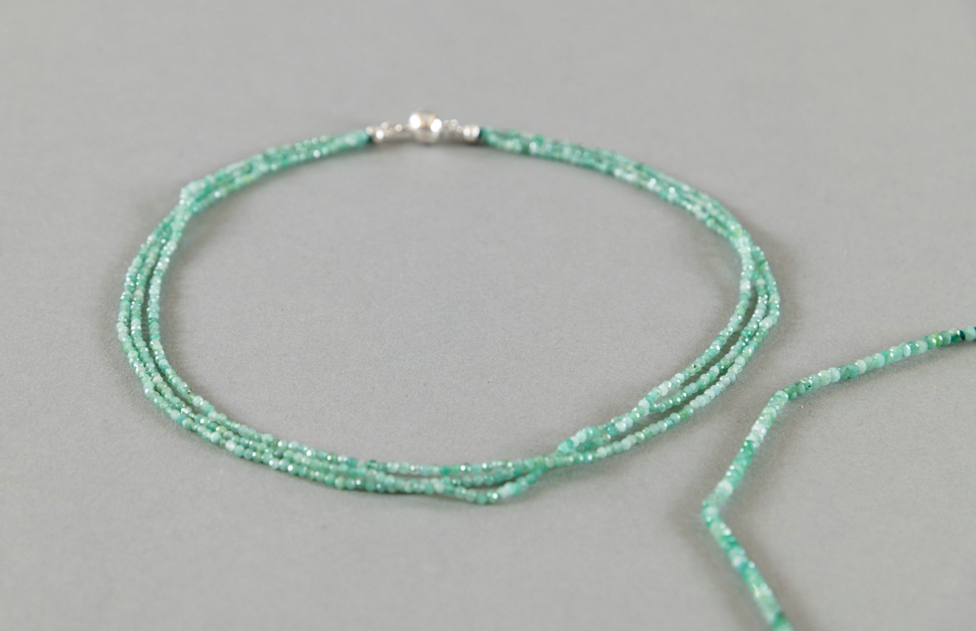 TWO EMERALD NACKLACES - Image 2 of 3