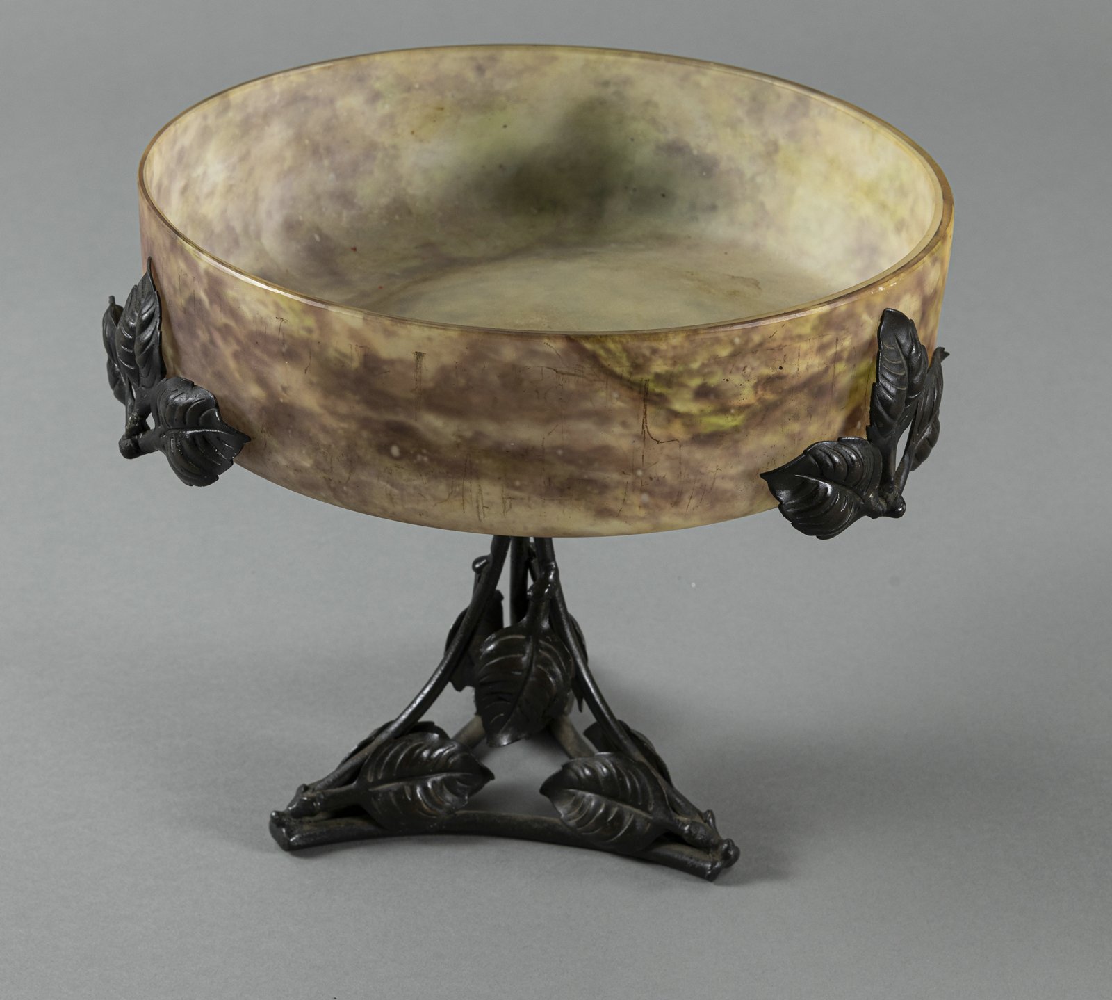 A FOOTED GLASS BOWL - Image 3 of 3