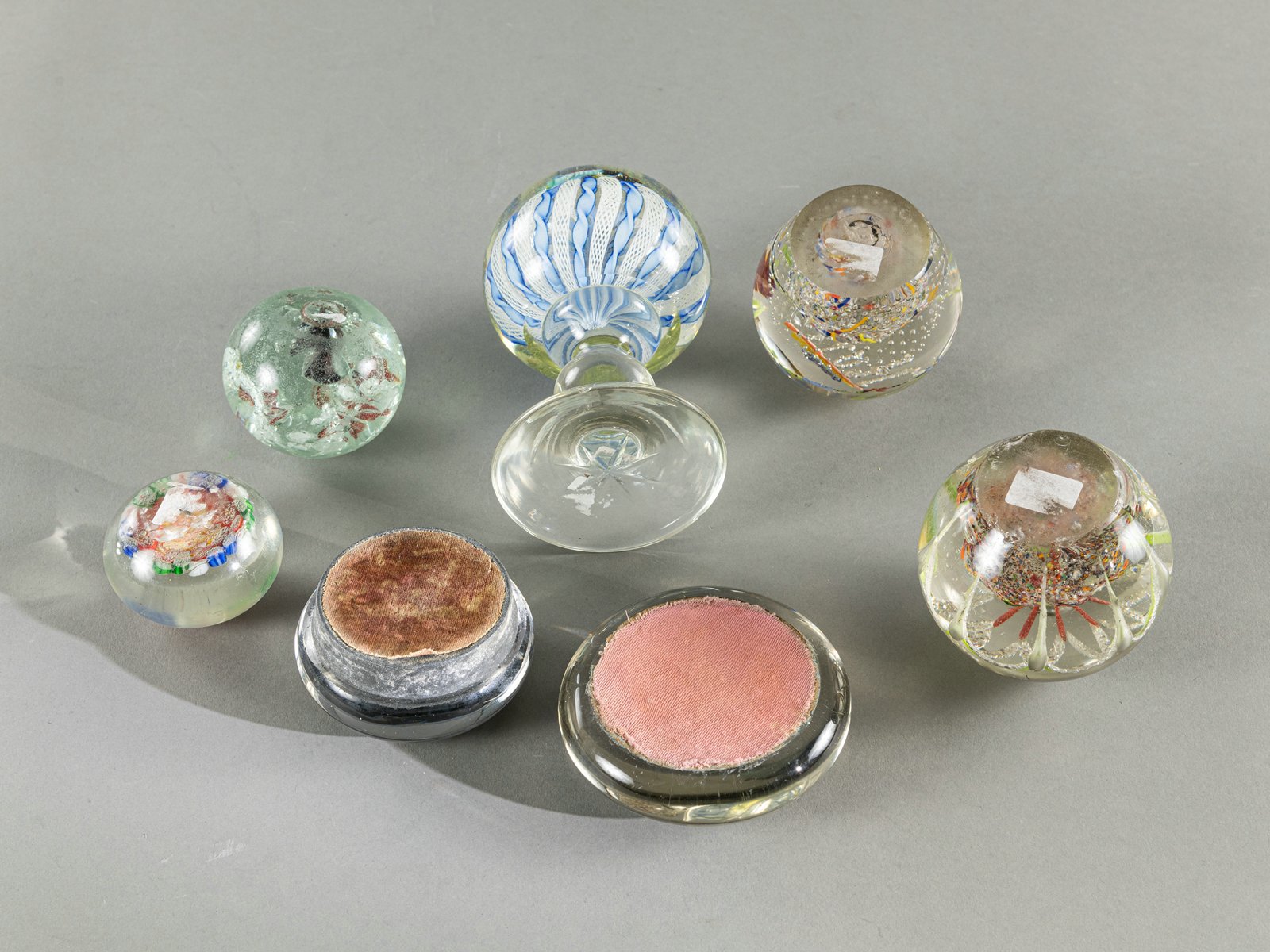 SEVEN PAPERWEIGHTS AND BATTENBERG PAPERWEIGHT BOOK - Image 6 of 6