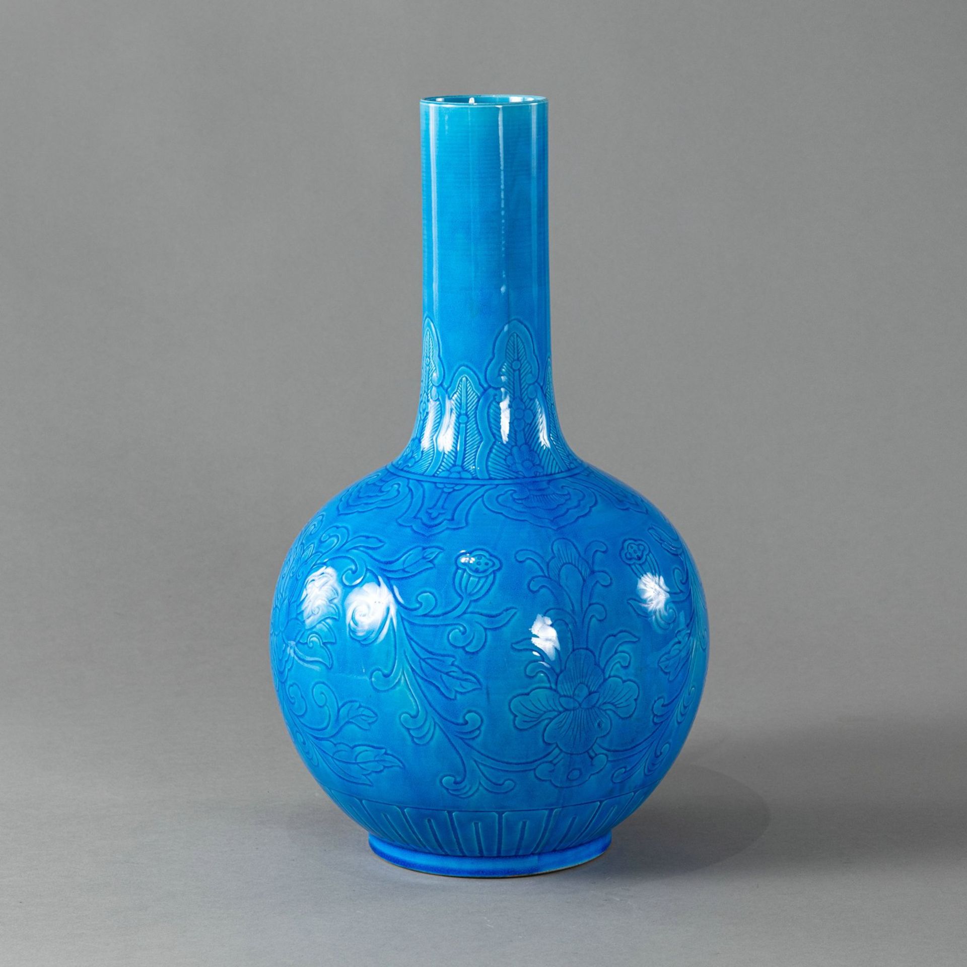 A BLUE-GLAZED CARVED BOTTLE VASE