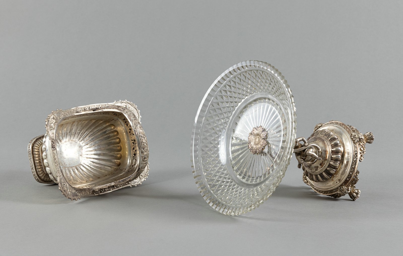 A SILVER AND GLASS CENTRE PIECE AND A SILVER BASKET - Image 3 of 5