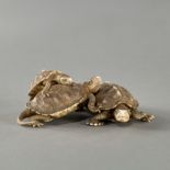 Okimono einer Schildkrötengruppe aus Elfenbein