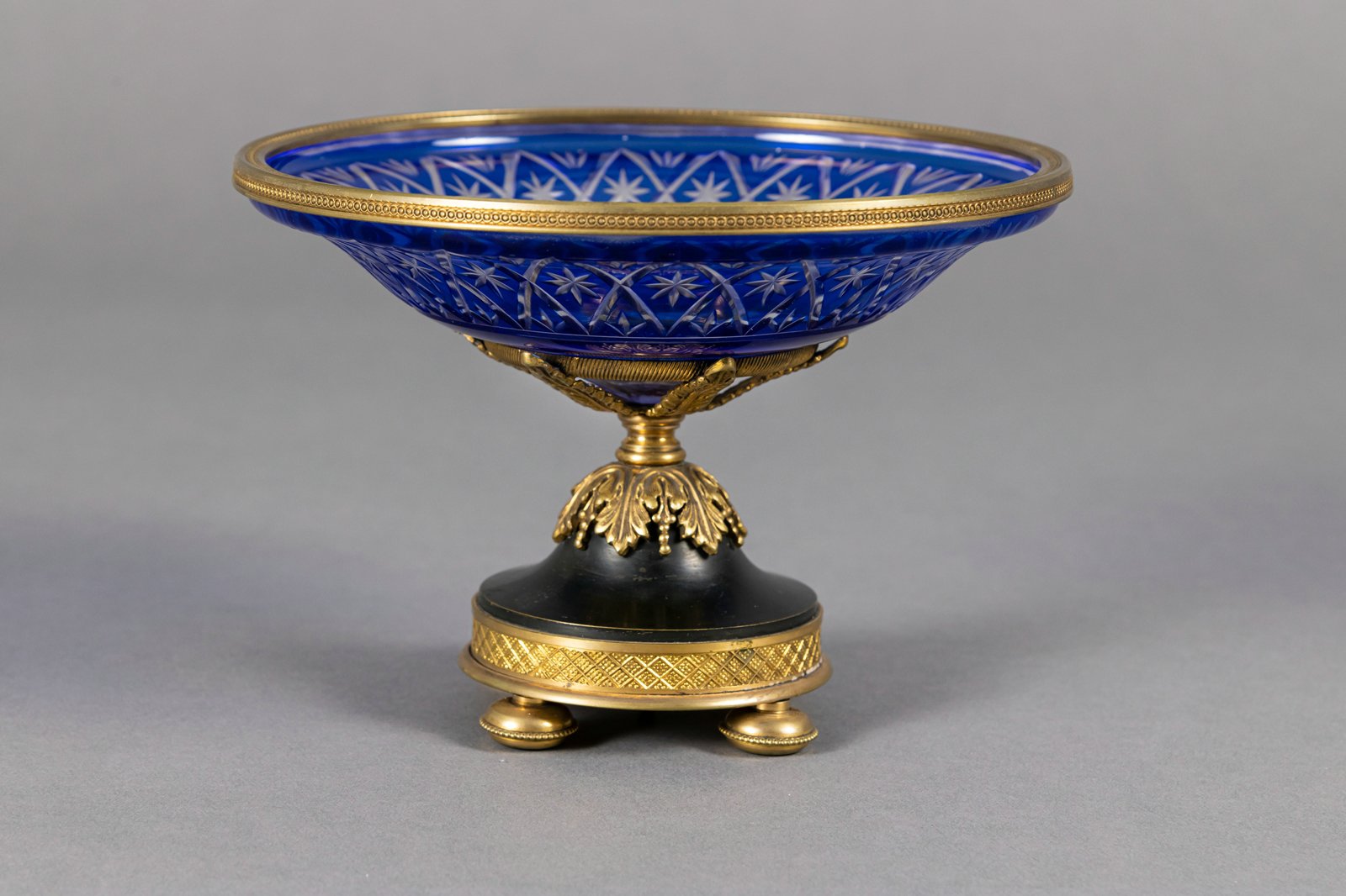A CUT BLUE AND COLOURLESS FOOTED GLASS BOWL - Image 3 of 5