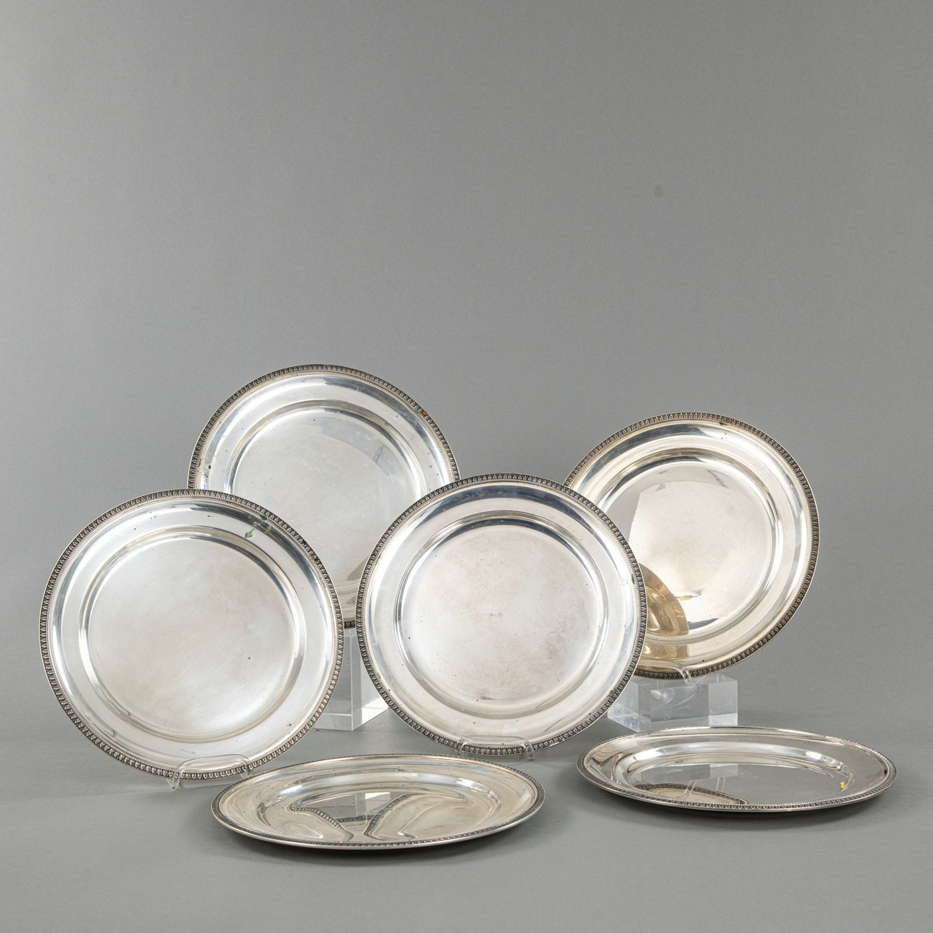 A SET OF SIX SILVER PLATES