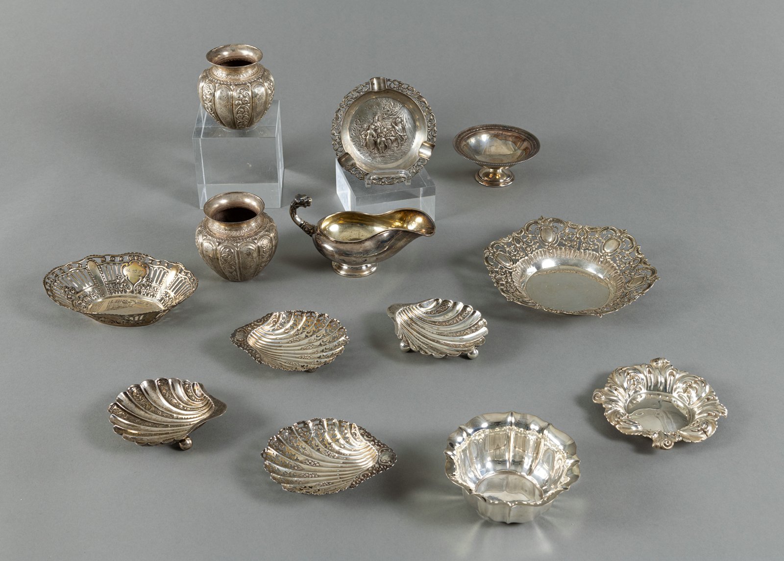 A MIXED LOT OF SILVER SMALL BOWLS AND VASES - Image 9 of 14