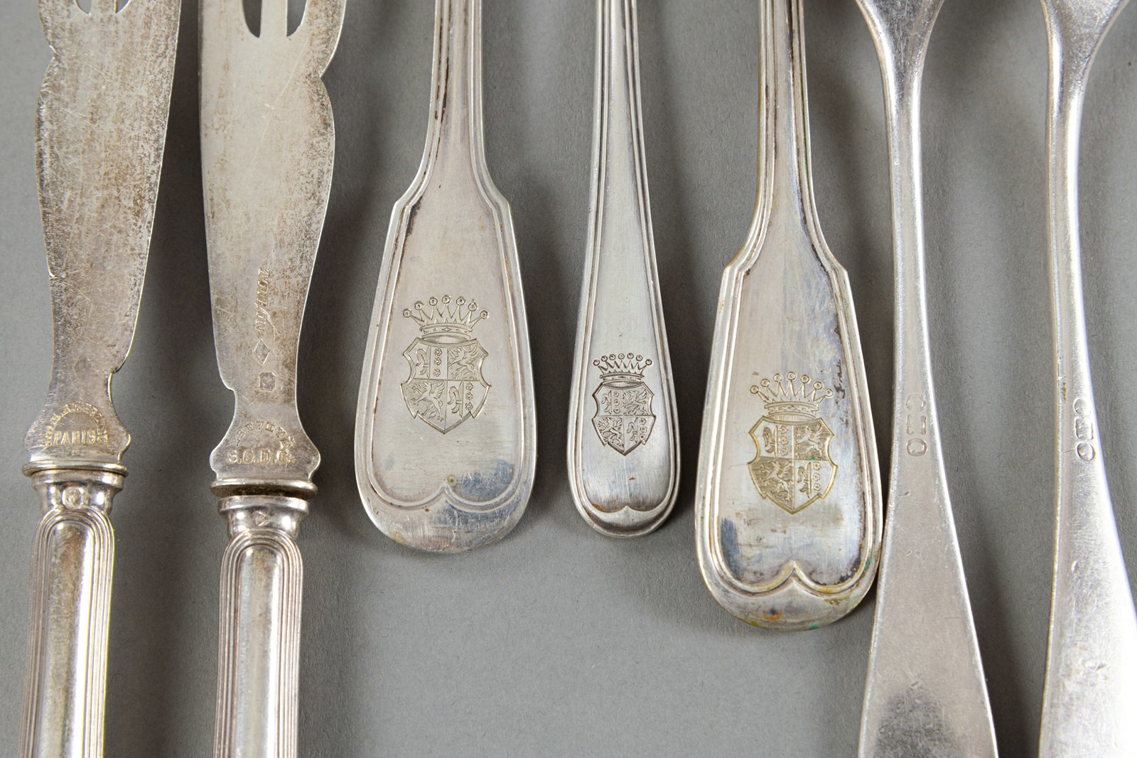 A MIXED LOT OF CUTLERY - Image 7 of 7