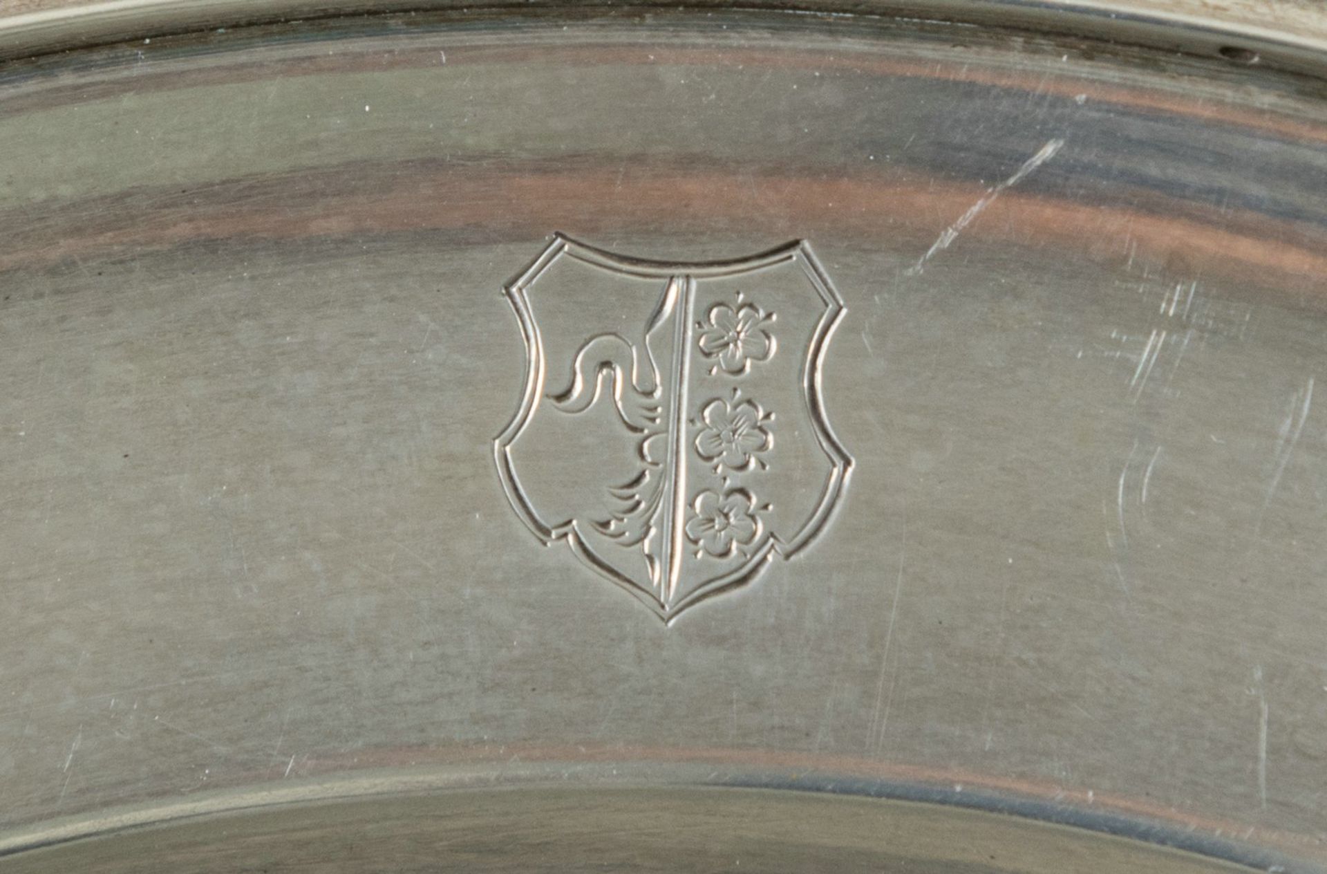 TWO GERMAN SILVER PLATES WITH ENGRAVED COAT OF ARMS - Image 3 of 6