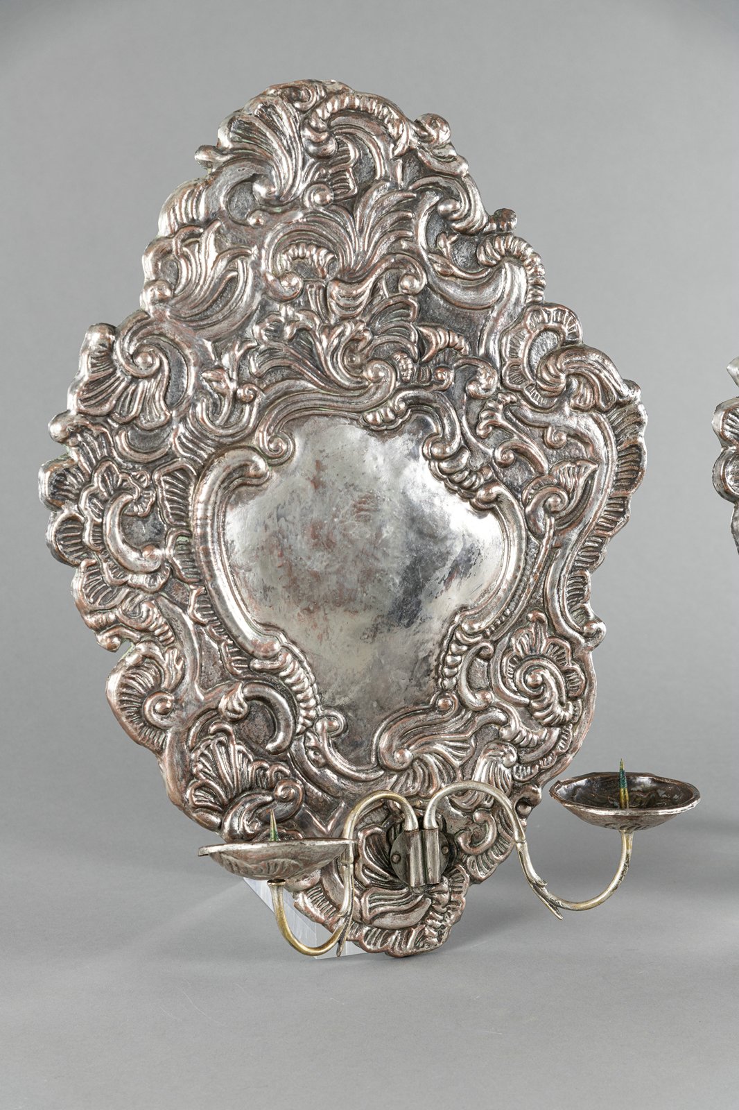 A PAIR OF COPPERPLATE ROCOCO WALL LIGHTS - Image 3 of 5