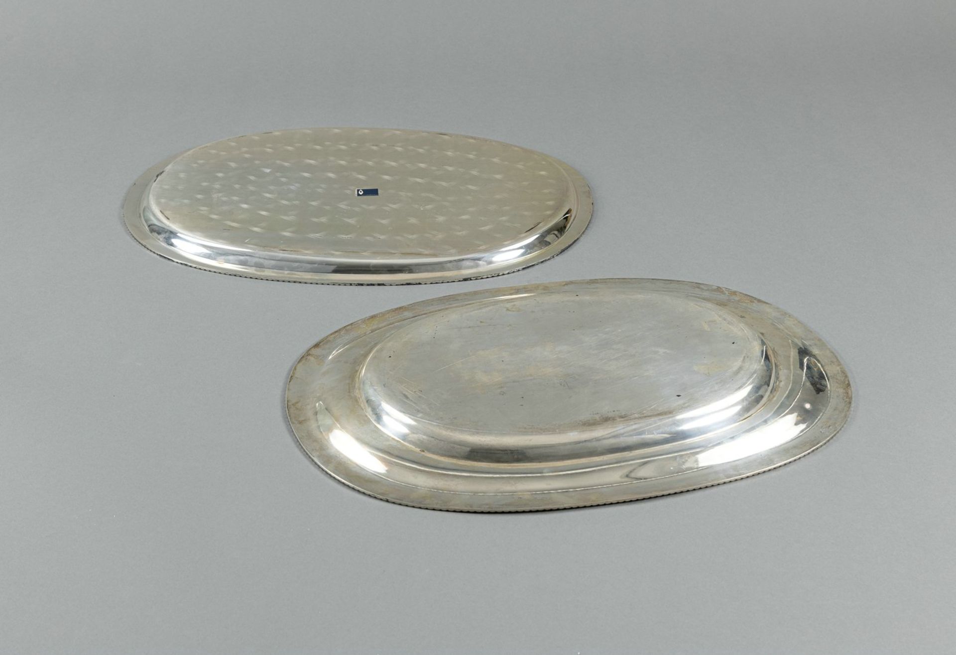 A PAIR OF OVAL SERVING DISHES - Image 3 of 7