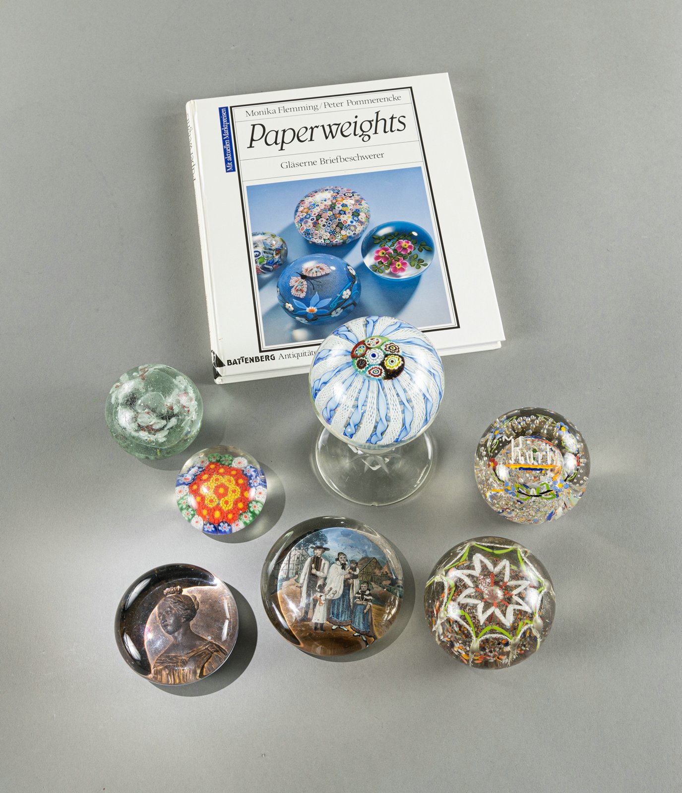 SEVEN PAPERWEIGHTS AND BATTENBERG PAPERWEIGHT BOOK - Image 2 of 6