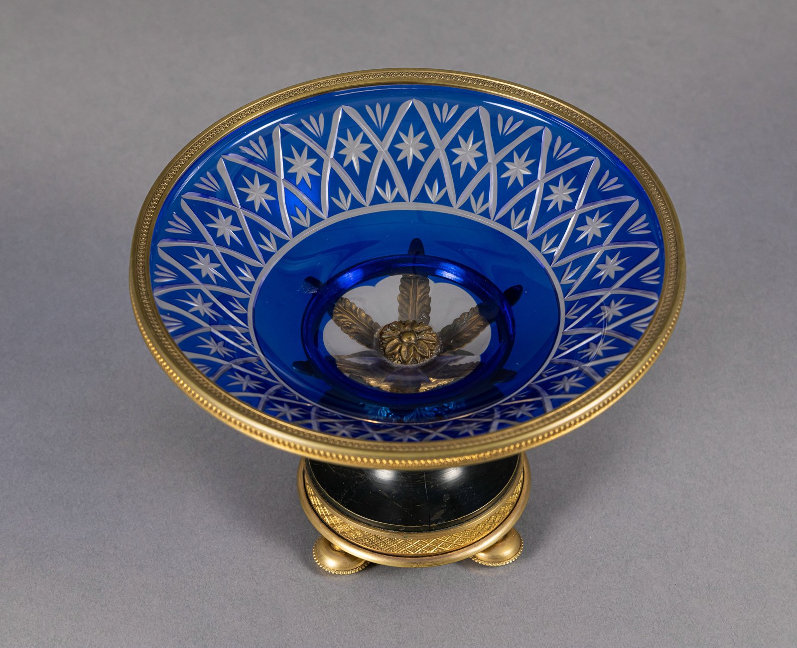 A CUT BLUE AND COLOURLESS FOOTED GLASS BOWL - Image 5 of 5